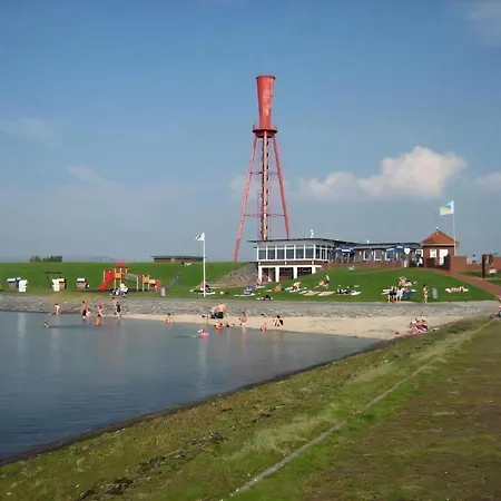 Nettes In Grosswuerden Mit Garten بيت للعطل *